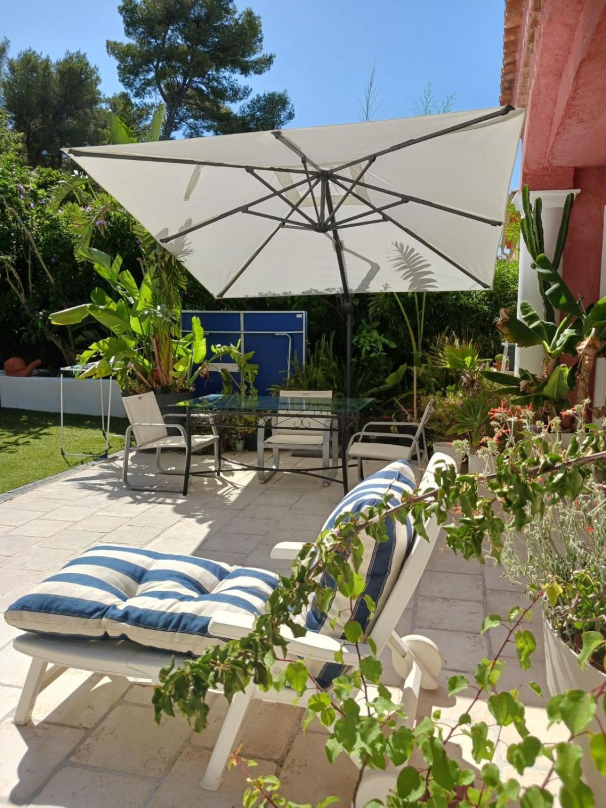 Bois Joli Bed & Breakfast Hyeres Bagian luar foto